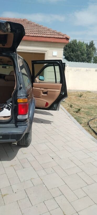 авто на прокат без залога: Ford Explorer SUV - Kuzov: qara rəng, 5 qapı, geniş baqajlı gövdə - — 2