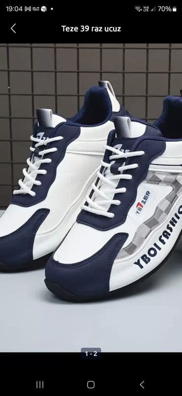 Uniseks idman ayaqqabısı – 39 ölçü - Rəng: ağ/navy (tünd mavi)