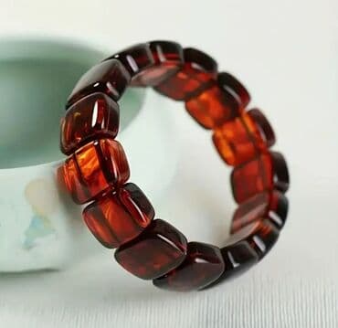 qizil sirqalar qiymetleri: Браслеты из натурального Балтийского янтаря. цены разные — 2
