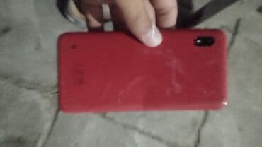 купить бу кондиционер в баку: Ekranı sınmış vəziyyətdə olan qara rəngli smartfon. Cihazın ekranında — 2