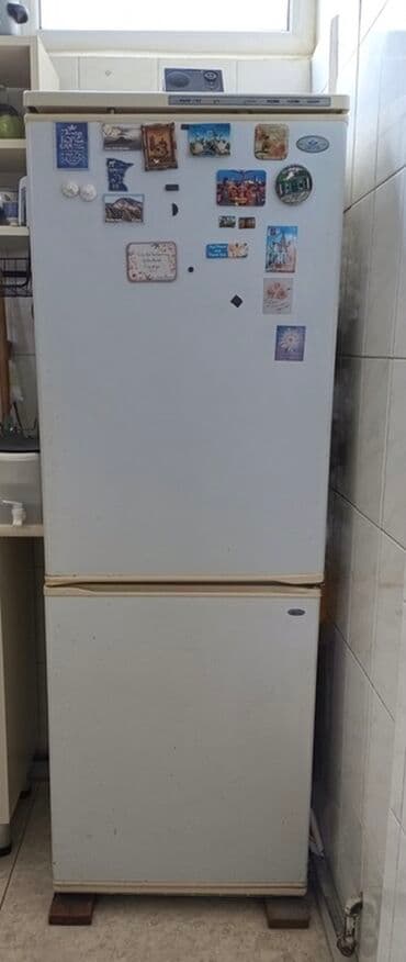 Atlant soyuducu. Defrostdur. Yaxşı işləyir, yaxşı buzladır. Buzxanası