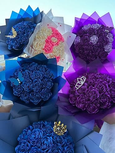 Rəngarəng dekorativ gül buketləri.Möhtəşəm material əla