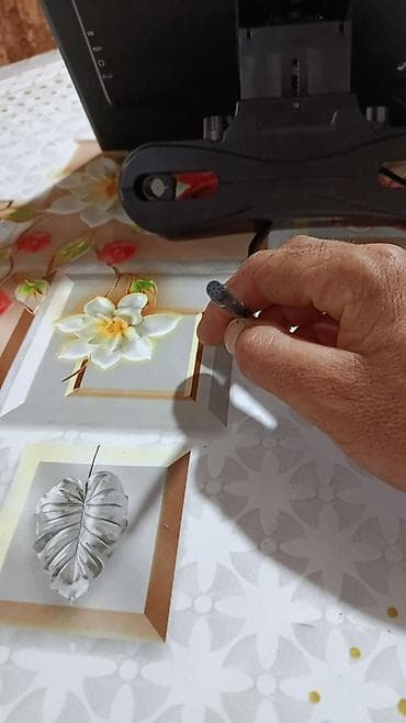 USB uclu mikrofon təqdim olunur. Şəkildə görünən model kompüter və