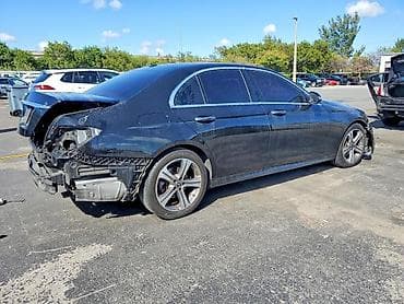 satdiq traktorlar: Mercedes‑Benz E 300 Sedan (W213), qara rəng Xüsusiyyətlər: - Kuzov: 4 — 3