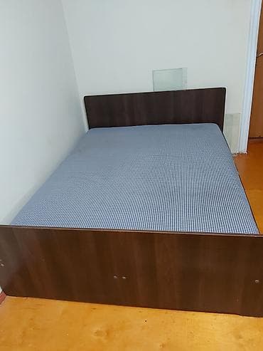 Taxt satılır. Polşa istehsalı. Çox keyfiyyətli taxtdır