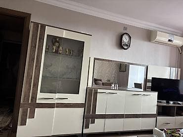 Qonaq otağı üçün mebel dəsti Tərkibi: - Vitrin şkaf: Şüşəli iki qapı