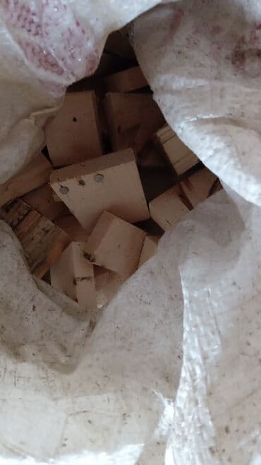 dsp taxta qiymeti: Ağac qırıntıları çuvalda təqdim olunur və müxtəlif ölçülü kiçik taxta — 1