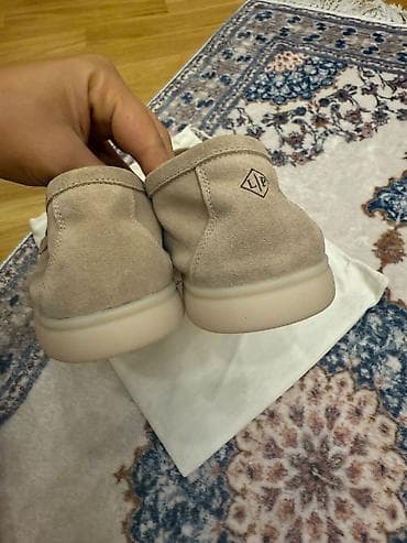 Digər kişi ayaqqabıları: Loro Piana summer walk. 44 yazilsada 42 e gedir.Yeni. Unvan Inqilab — 4