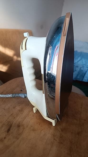 utu fen: Elektrik ütü - Klassik quru ütü dizaynı - Ağ və xrom gövdə — 1