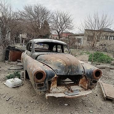 Avtomobil satışı: Köhnə klassik avtomobil kuzovu – 4 qapılı sedan (1955-lər üslubu) - — 2