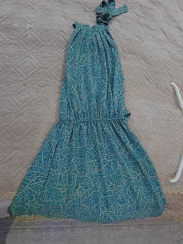 be: Mavi-yaşıl rəngdə, bitki naxışlı yay paltarı. - Model: halter tipli — 1