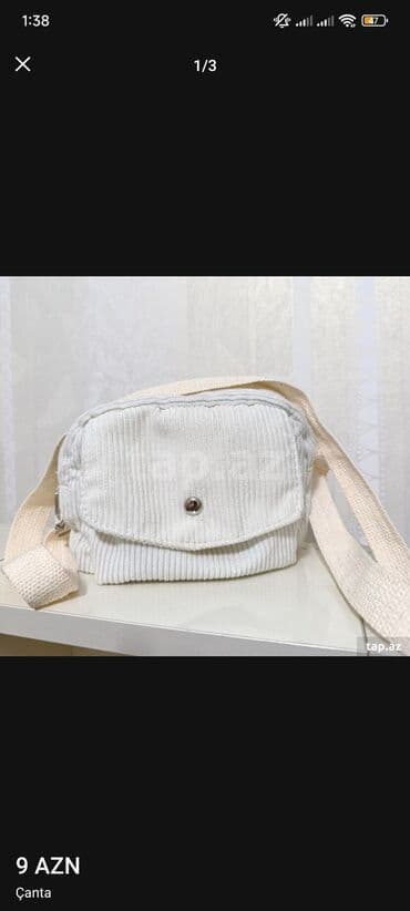 həsir cantalar: Ağ rəngdə, korddan hazırlanmış kiçik çiyin çantası. Çantanın ön — 1