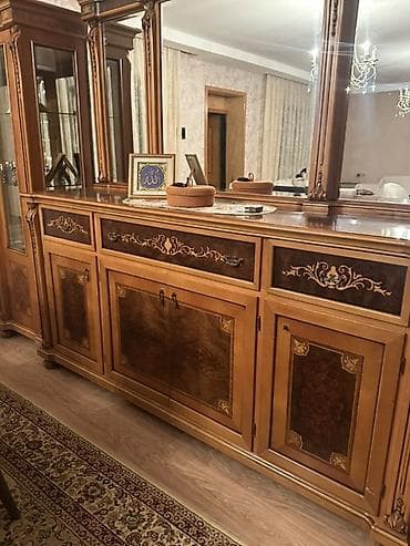 vitrin polka: Masa və oturacaqlar — 5