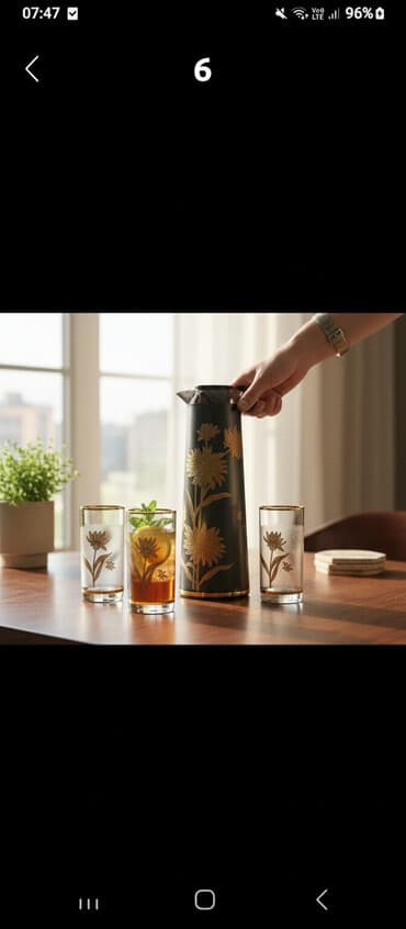 Zərif şüşə sürahi və stəkan dəsti - Rəng: qara mat fon üzərində