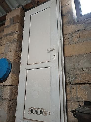 PVC qapı – ağ rəngdə - Material: plastik/PVC profil - Rəng: ağ -