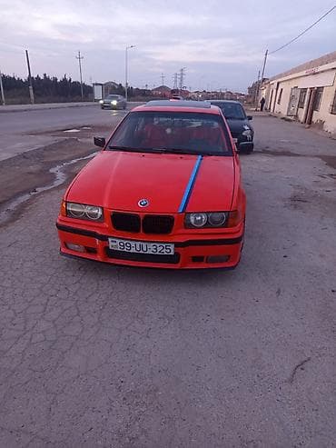 1993 bmw 318i: BMW 3 Seriyası E36 325 (sedan) - Rəng: parlaq qırmızı, kapot üzərində — 1