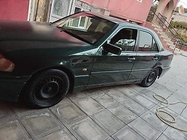 Su nəqliyyatı: Model: Mercedes-Benz C‑Class (W202) sedan Kuzov: 4 qapılı, tünd — 3