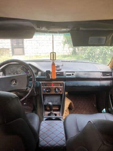 şin və disk: Mercedes-Benz 200: 2 l | 1988 il Sedan — 2