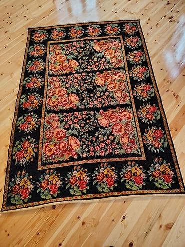 ucuz oboy: Gence ve Qarabaq xalcasi satiram.2 i bir yerde 300 azn — 2