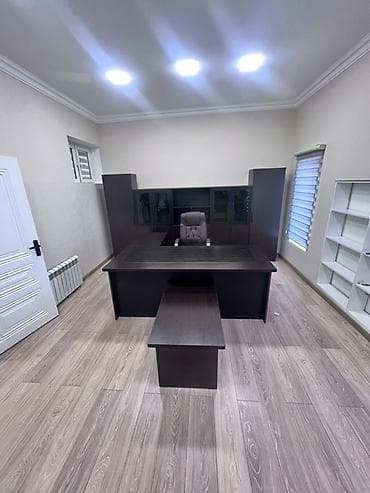 Müdir üçün, Dördbucaq masa