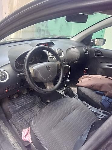 brabus disk: Avtomobil: Qara rəngli sedan/hetçbek gövdəli minik avtomobili — 1