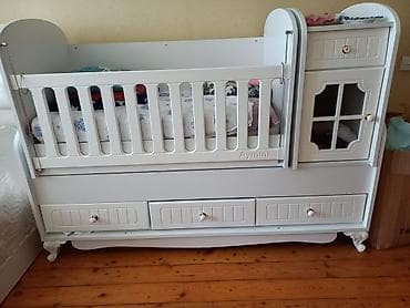 Oğlan və qız üçün, Dördbucaq, Beşik, Matras ilə, Yellənmə mexanizm ilə