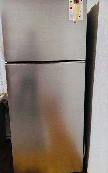 kola soyuducusu: Gümüş rəngli, iki qapılı soyuducu - Üst hissədə dondurucu, aşağıda — 2