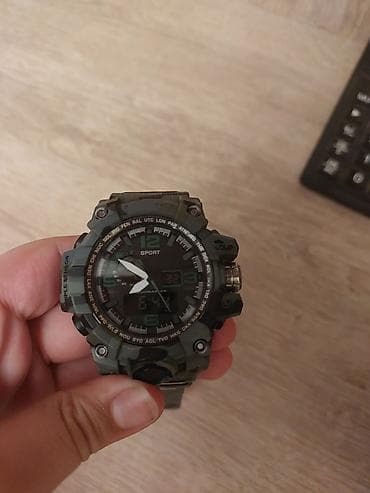 Kişi taktik-idman saatı - Korpus: qalın, zərbəyə davamlı dizayn;