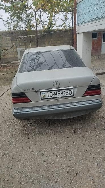 ford transit v184: Mercedes-Benz E 220: 2.2 l | 1993 il Sedan — 2