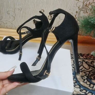 Alfa Romeo: Ölçü: 37.5, rəng - Qara, İşlənmiş — 1