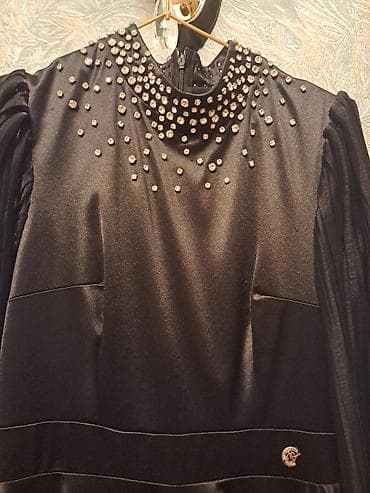 moncler bakı: 38 ölçü 1 dəfə geyinilin 150manata alınıb 70ə satılır — 2