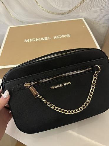Çiyin çantası, Michael Kors