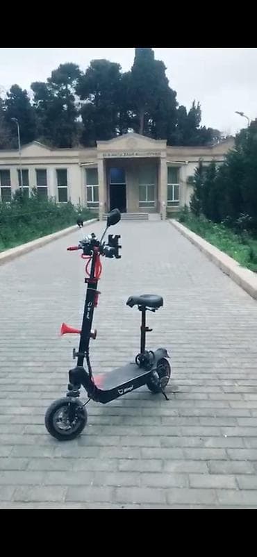 electro moto: Üdündə1,2 işiq qırılıb arğa təkər partlayıb hec bir problemi yoxdur — 2
