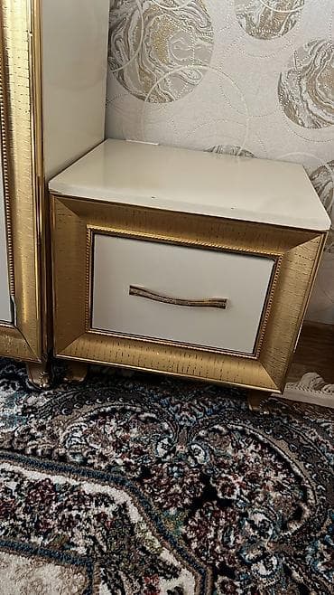 acar desleri: Qızılı çərçivəli qonaq otağı mebel dəsti Dəst tərkibi: - 2 ədəd — 9