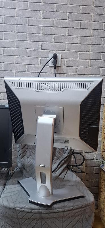 Мониторы: Dell LCD monitor iwlekdi whatsApp aktiv yazin - Model: Dell — 4