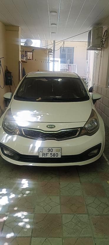 e60 guzgu: Kia Rio sedan – ağ rəng, 4 qapılı, şəhər və tras üçün qənaətcil — 2