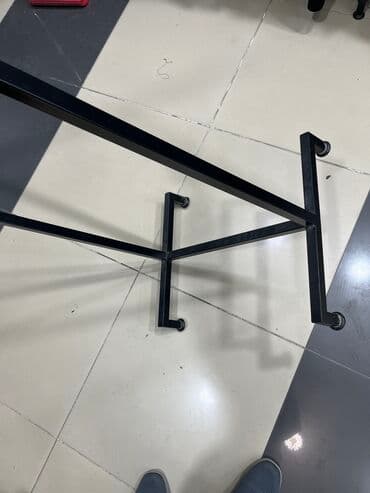 вешалку для одежды: Vitrin
Uzunlugu 1 m, hündürlüyü 135 sm
5 ədəd var — 3