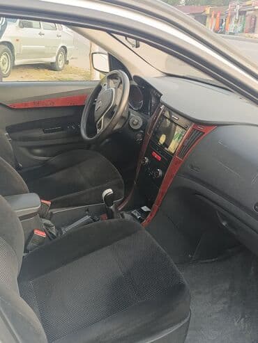 fermer təsərrüfatı satılır: Model: Khazar (sedan) Mühərrik və ötürmə: - Mexaniki sürətlər qutusu — 3