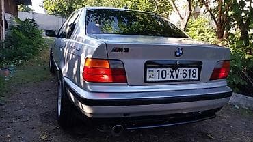 BMW 3 Series E36 sedan, gümüşü rəng. - Orijinal BMW emblem və M paket — 2