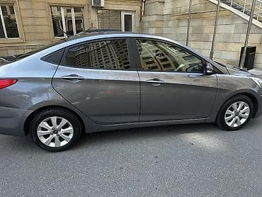 Hyundai Accent: 1.4 l | 2016 il Sedan — 4