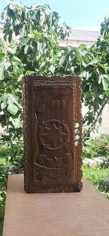 qoz ağacı: Əl oyma naxışlı taxta tavla dəsti - Material: bərk ağac (tam taxta — 8