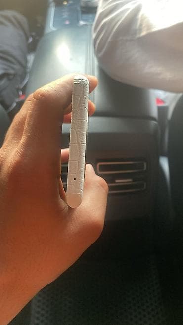 xiaomi note 15 pro plus: Smartfon – ağ krokodil teksturalı arxa qapaqlı, dairəvi kamera modullu — 6