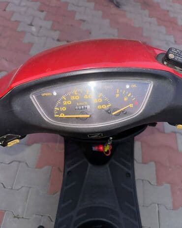 w202 dönmə işığı: Qırmızı rəngdə ZX skuter Məlumat: - Kompakt və yüngül kuzov, şəhər — 6