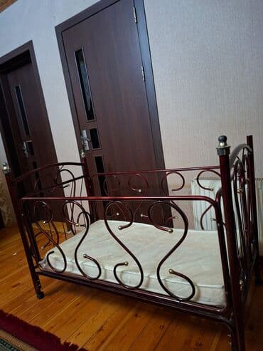 Oğlan və qız üçün, Dördbucaq, Beşik, Matras ilə, Yellənmə mexanizmsiz