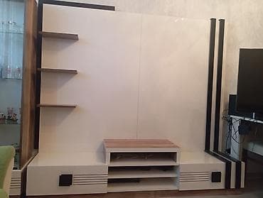 Mebel yaxşı vəziyyətdədir. Dəst halda satılır. Şüşəli şkafdan 2