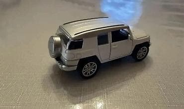 mini disk: Metal oyuncaq avtomobil – ağ rəngli ofroud SUV modeli (miniatura). - — 5