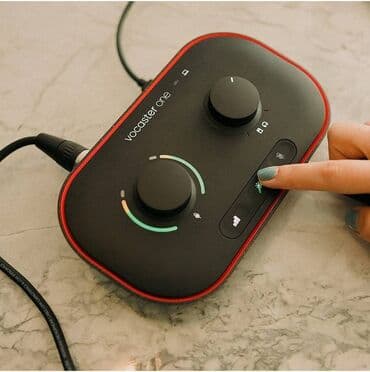 mikrafon stoykasi: Focusrite Vocaster One Studio ( Səs kartı, Səs kartı dəsti Focusrite — 3