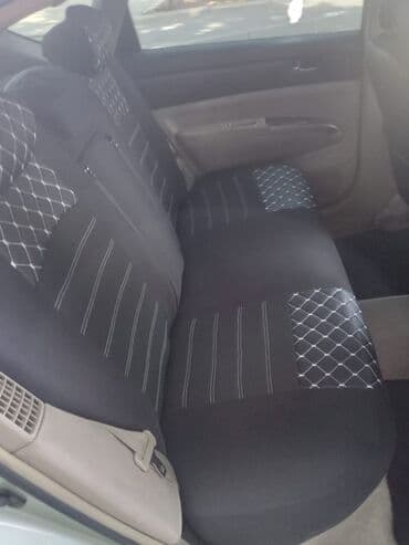 şüşə silən matoru: Toyota Prius Hybrid – liftbek - Yanacaq sistemi: hibrid (benzin + — 7