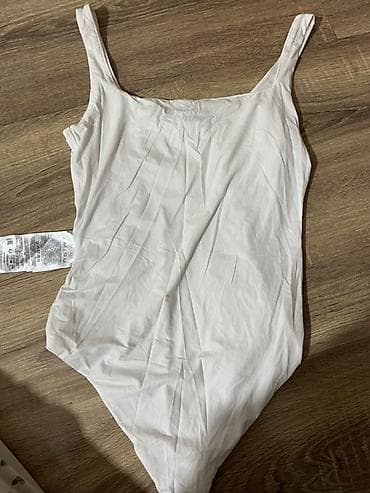 strinqli alt paltarı dəsti: Ağ rəngli qadın bodisi - Model: kvadrat-açıq dekolteli, nazik — 2