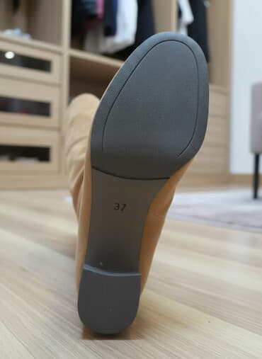 rezin botlar: Qadın üçün qısa çəkmə (ankle boot) - Ölçü: 37 (daban altında qeyd — 1